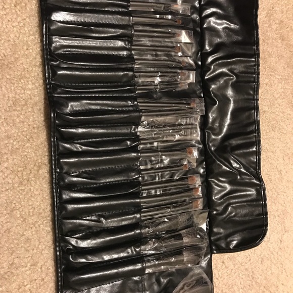 Makeup brushes! - Picture 2 of 4